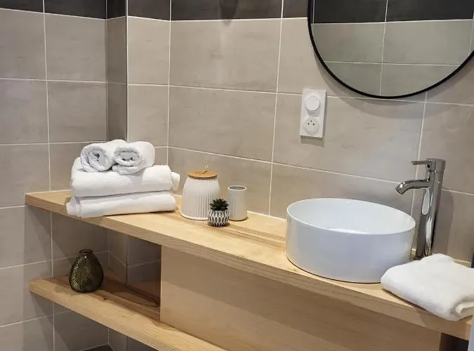 De Charme Avec Piscine Lomegaja *